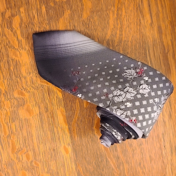 The Mens Shop J.C. Penny Black Silver Red Tie - Picture 3 of 8